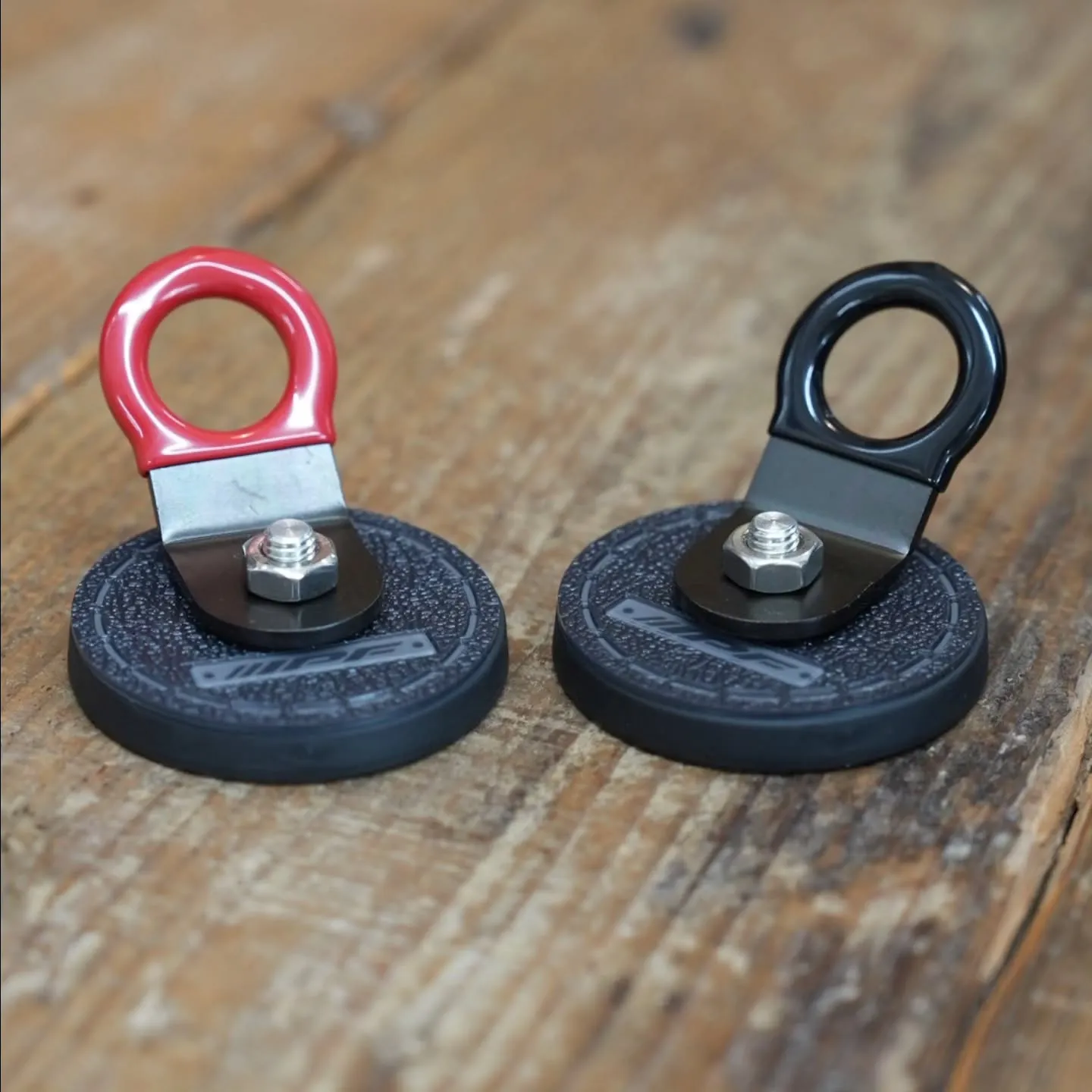 IPFさんの新製品「レザー調マグネットマウント」にアピオの「...