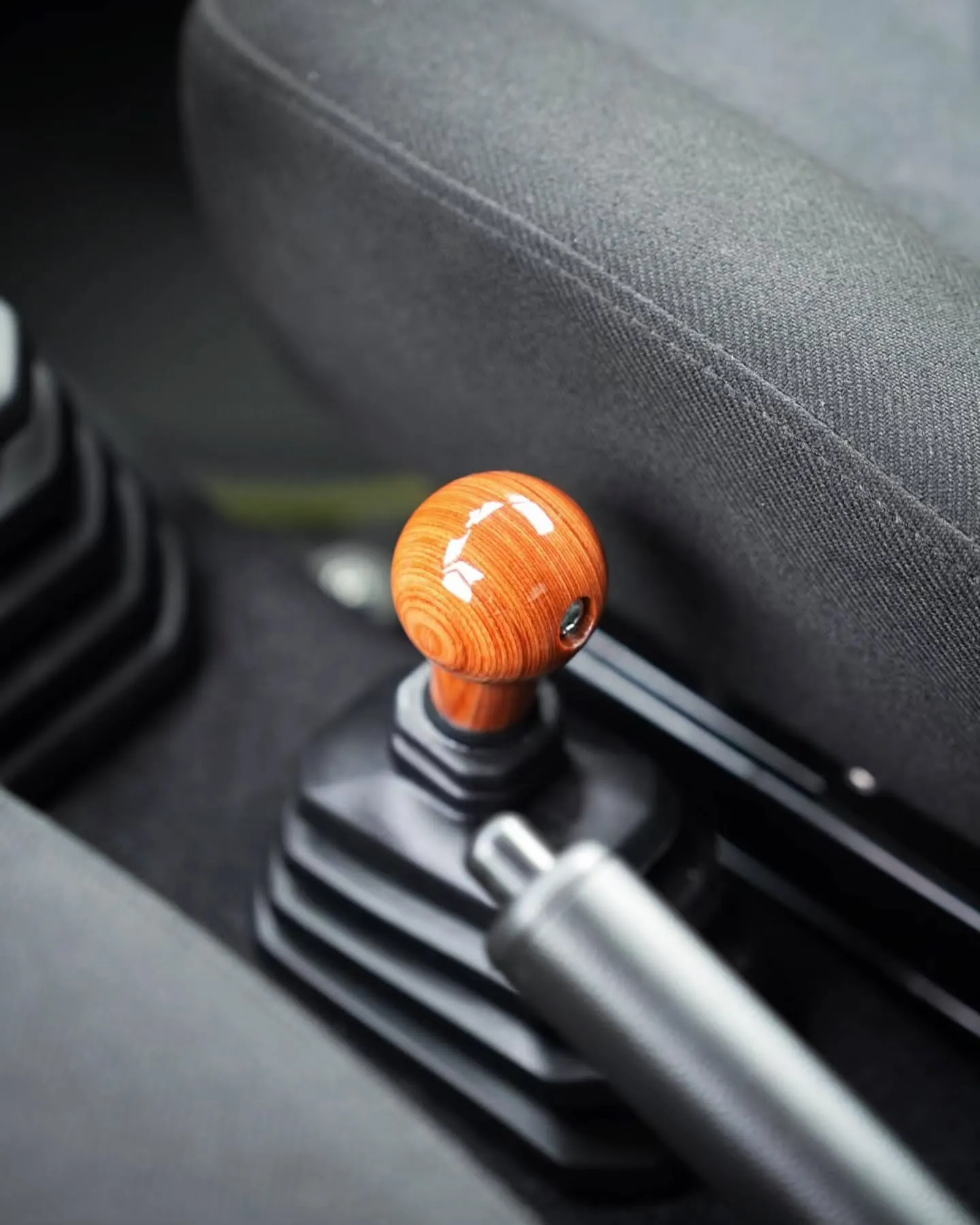 ジムニーの内装にウッドを入れるという選択肢…アリだと思います...