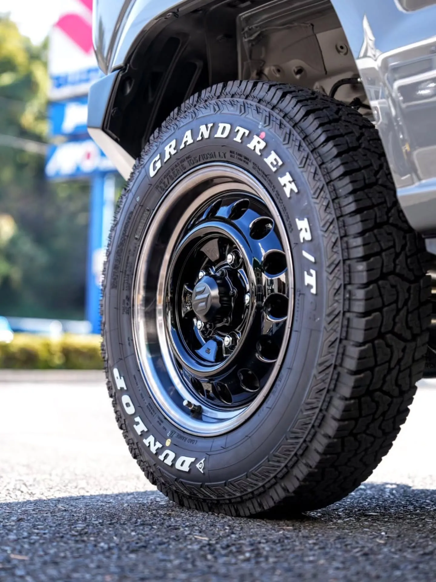 ホワイトレタータイヤの新しい選択肢がDUNLOPタイヤさんか...