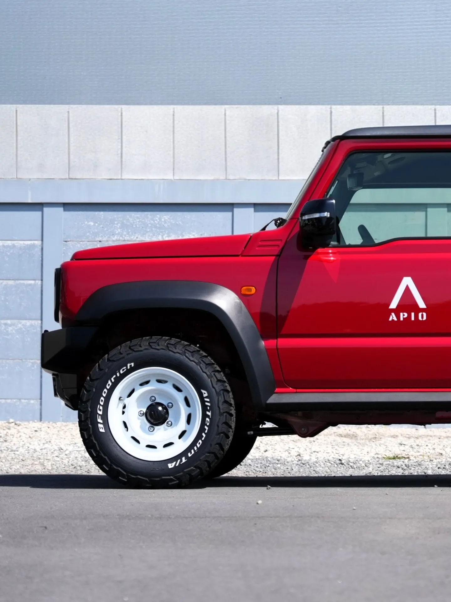 ジムニーノマドの赤「シズリングレッドメタリック」にいかがでし...