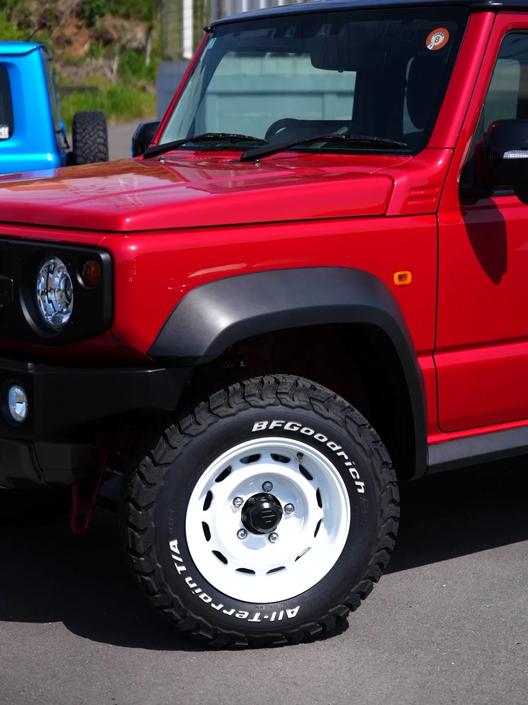 ジムニーノマドの赤「シズリングレッドメタリック」にいかがでし...