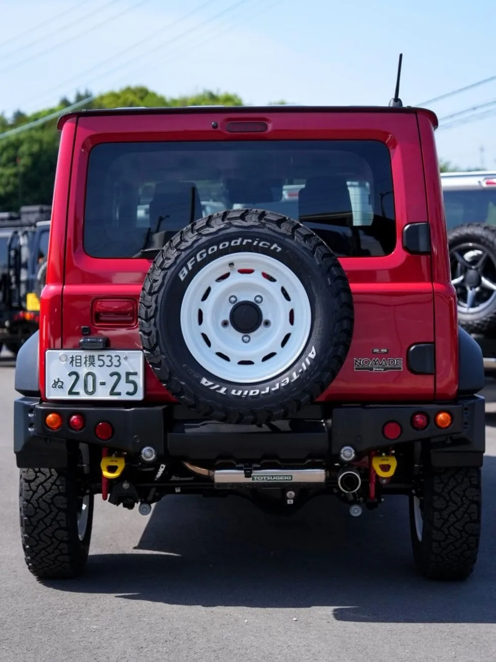 ジムニーノマドの赤「シズリングレッドメタリック」にいかがでし...