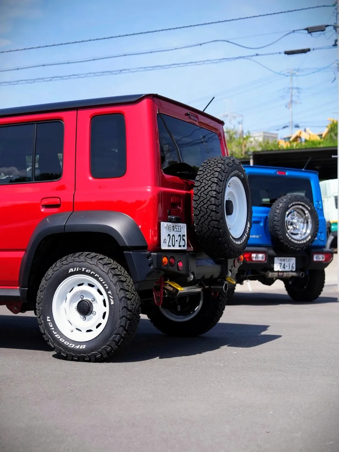 ジムニーノマドの赤「シズリングレッドメタリック」にいかがでし...